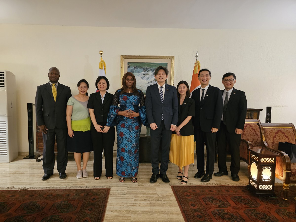 Dîner officiel en l'honneur de S.E.Mme Minata Sanganoko Épse DIEKET, la nouvelle Directrice Générale des Relations Bilatérales